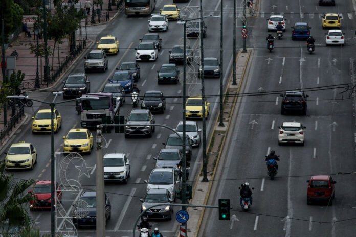 Στήριξη από Ρώμη και Βερολίνο για χαλάρωση των προτύπων εκπομπών CO2 στην ΕΕ