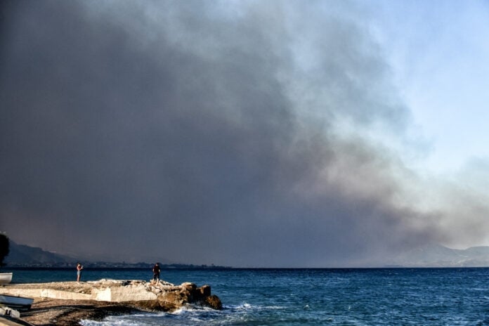 Φωτιά Κορινθίας Ανθρωπιστική Κρίση και Καταστροφή Στην Περιοχή Ξυλόκαστρο