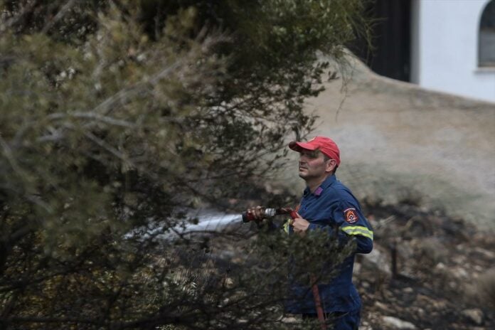 Πυρκαγιά στην Κερατέα προκαλεί αμέλεια με σύλληψη άνδρα