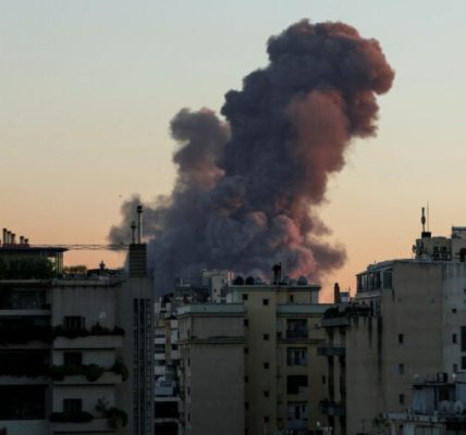 Σφοδρή Αεροπορική Επίθεση Στον Λίβανο Αφήνει Αποκαΐδια και Υπόνοιες Για Στρατηγική Εξολόθρευσης