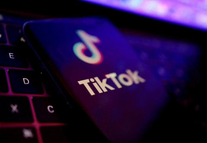 Τίτλος: Αγωγές Πολιτειών κατά του TikTok για τον εθισμό και τις επιπτώσεις στην ψυχική υγεία των νέων