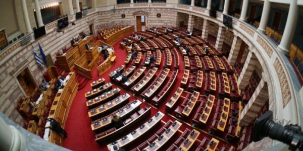 Ενταση και Αντιπαραθέσεις στη Βουλή για τη Χρηματοδότηση των Σπαρτιωτών