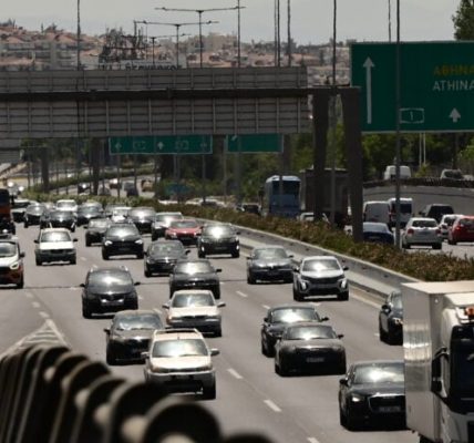 Δυσκολίες στην Κυκλοφορία στους Δρόμους του Λεκανοπεδίου λόγω Ανατροπής Φορτηγού