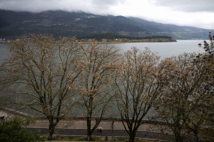 Καιρός με Βροχές και Καταιγίδες σε Ορισμένες Περιοχές της Χώρας