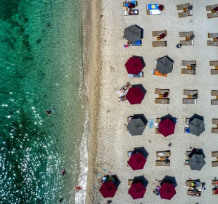 Η Τουρκία Αντιμετωπίζει Πτώση στον Τουρισμό ενώ η Ελλάδα Κερδίζει Προς Απόλυτης Τάσεων