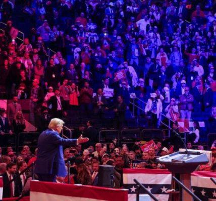 Δριμεία επίθεση Τραμπ κατά Χάρις στο Madison Square Garden