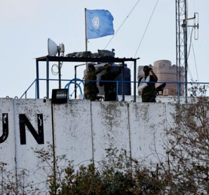 Η UNIFIL παραμένει στον νότιο Λίβανο παρά τις επιθέσεις και την πίεση του Ισραήλ